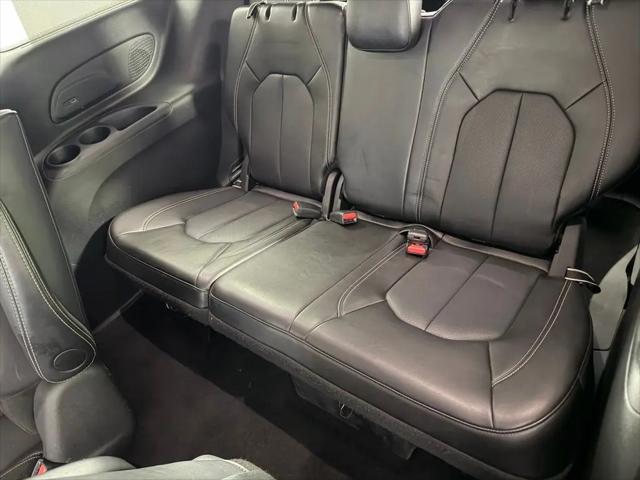 2025 Chrysler Pacifica Hybrid Select