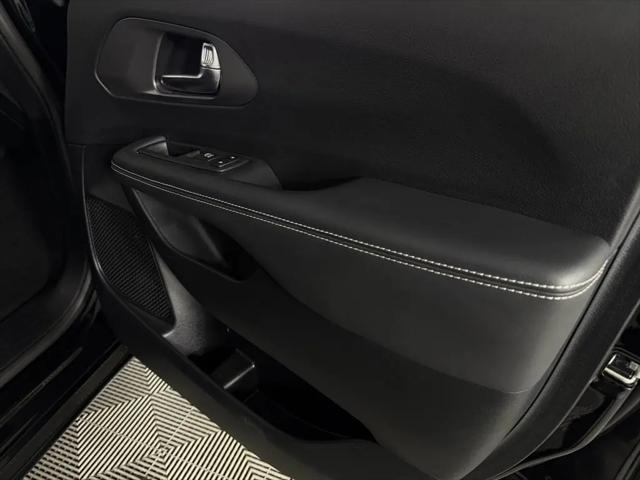 2025 Chrysler Pacifica Hybrid Select