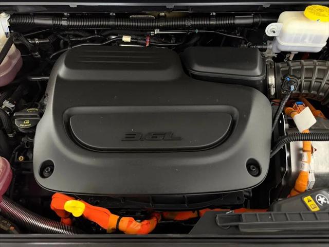 2025 Chrysler Pacifica Hybrid Select
