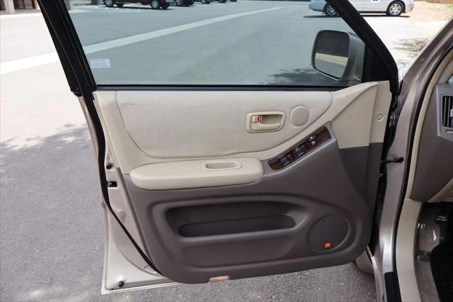 2005 Toyota Highlander Base V6