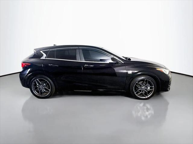 2017 INFINITI QX30 Sport