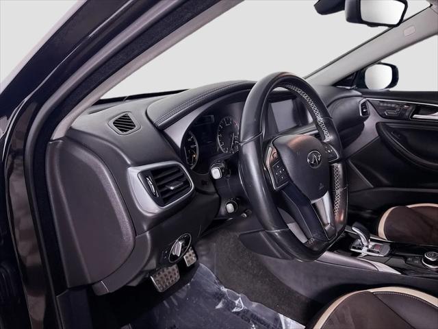2017 INFINITI QX30 Sport