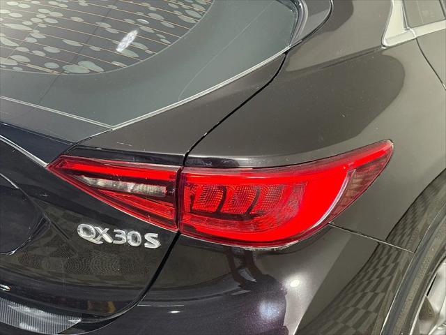 2017 INFINITI QX30 Sport