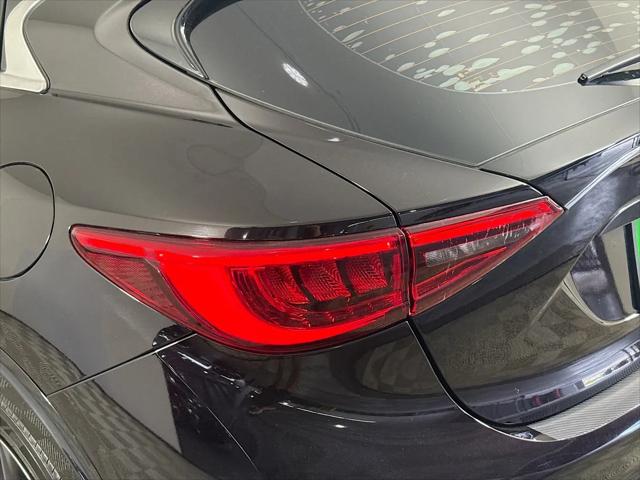 2017 INFINITI QX30 Sport
