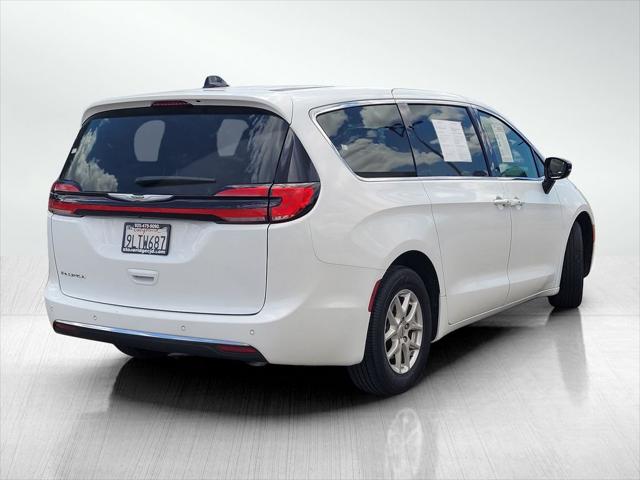2025 Chrysler Pacifica Select