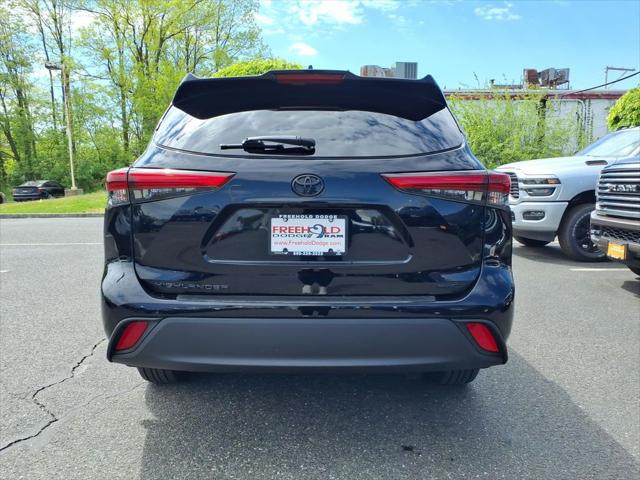 2021 Toyota Highlander LE