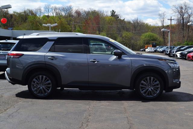 2022 Nissan Pathfinder SL 4WD