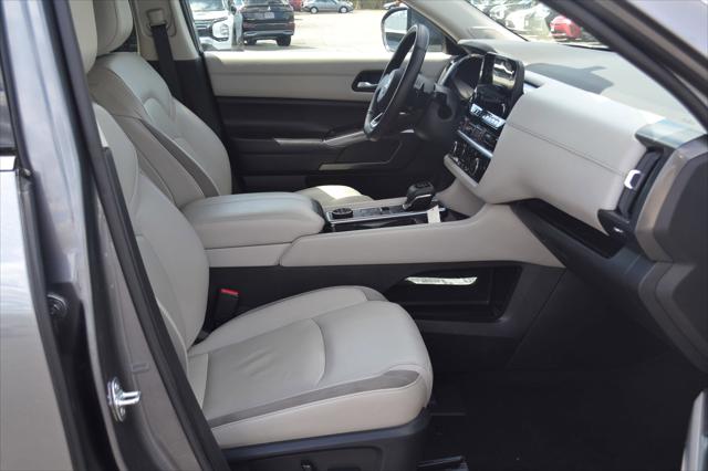 2022 Nissan Pathfinder SL 4WD