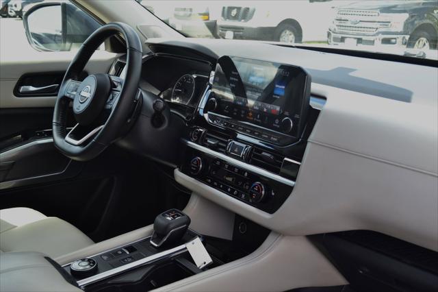 2022 Nissan Pathfinder SL 4WD