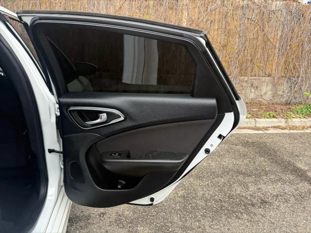 2016 Chrysler 200 Limited