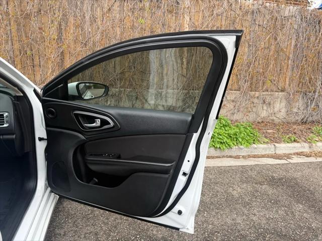 2016 Chrysler 200 Limited