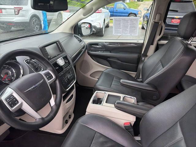 2016 Chrysler Town & Country Touring-L Anniversary Edition