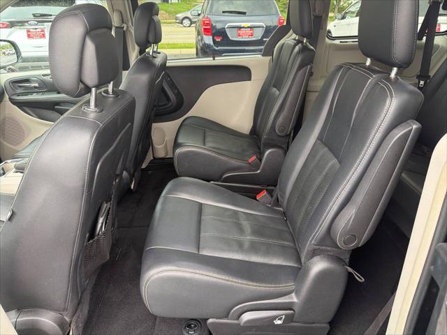 2016 Chrysler Town & Country Touring-L Anniversary Edition