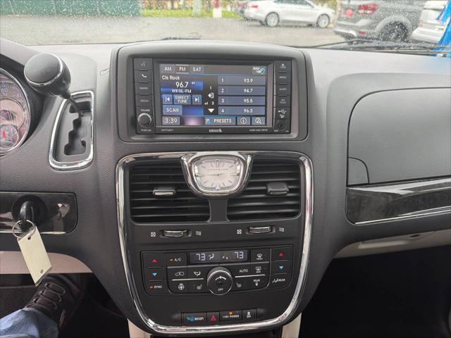 2016 Chrysler Town & Country Touring-L Anniversary Edition