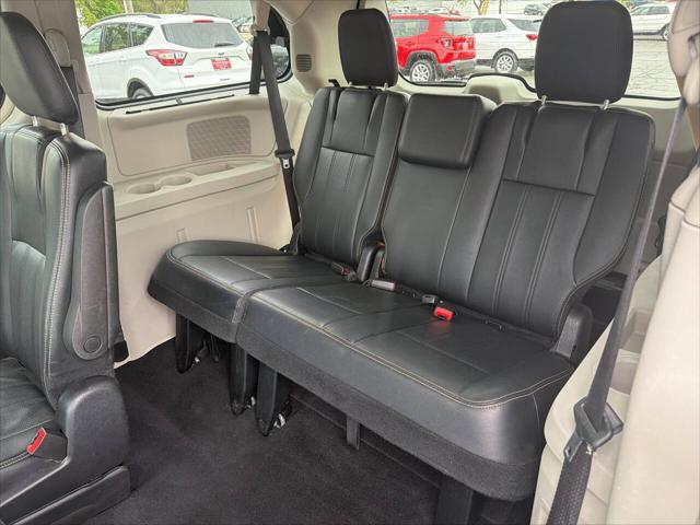 2016 Chrysler Town & Country Touring-L Anniversary Edition