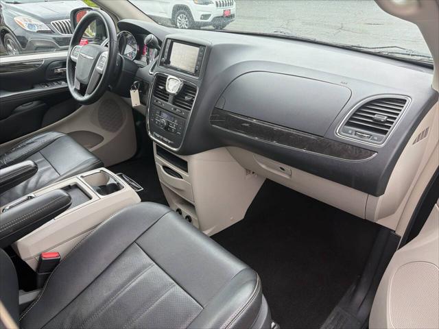 2016 Chrysler Town & Country Touring-L Anniversary Edition