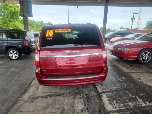 2014 Chrysler Town & Country Touring