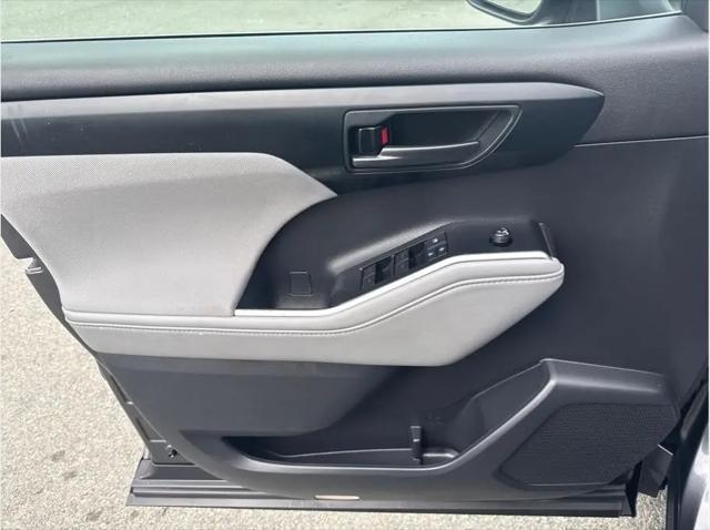 2021 Toyota Highlander LE