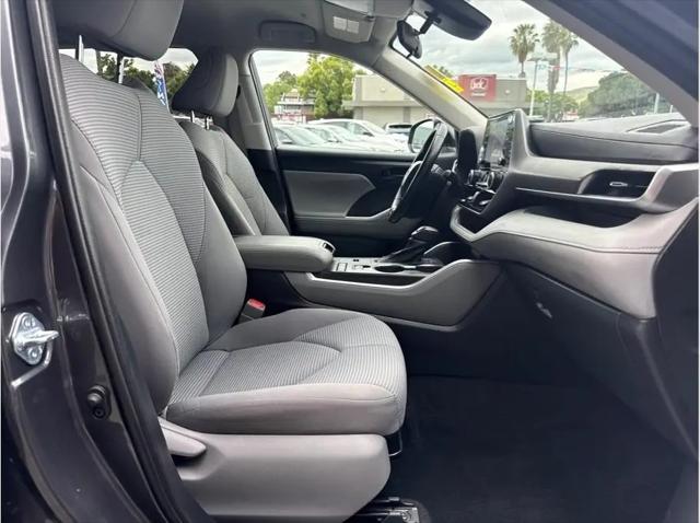 2021 Toyota Highlander LE