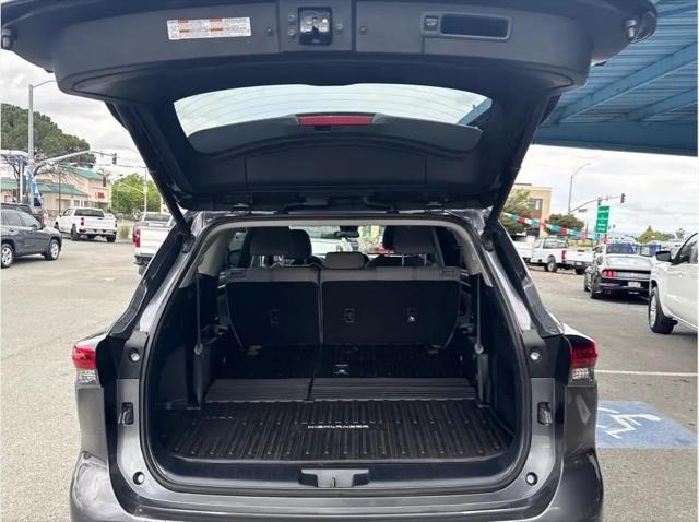 2021 Toyota Highlander LE
