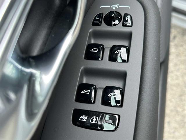 2026 Volvo XC90 Plug-In Hybrid Ultra Dark Theme, T8 AWD, Electric/Gasoline, 7 Seats