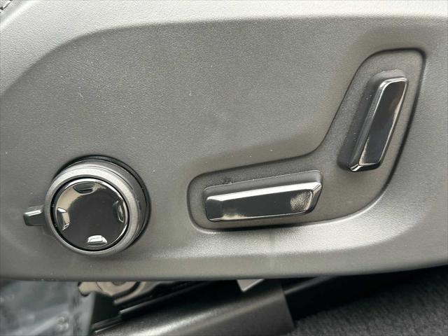 2026 Volvo XC90 Plug-In Hybrid Ultra Dark Theme, T8 AWD, Electric/Gasoline, 7 Seats