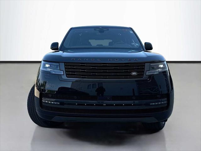 2026 Land Rover Range Rover P550e SE