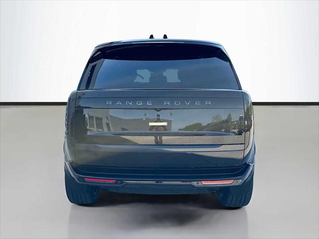 2026 Land Rover Range Rover P550e SE