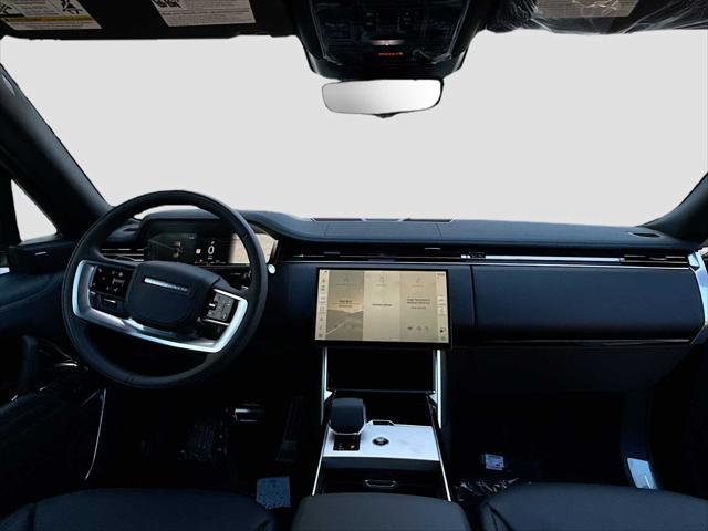 2026 Land Rover Range Rover P550e SE