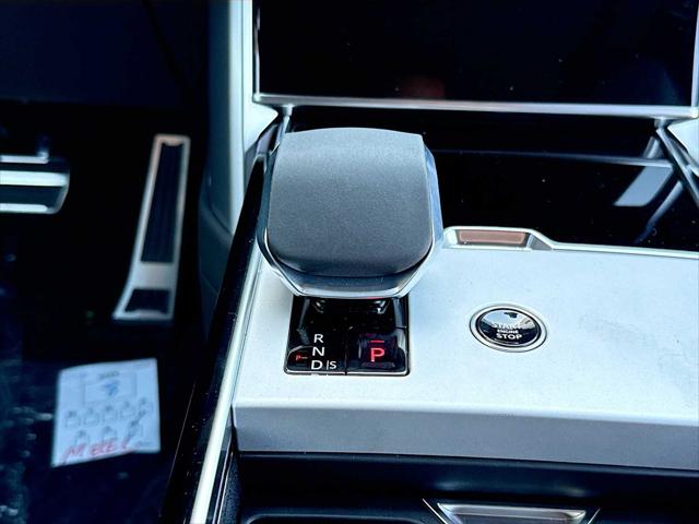 2026 Land Rover Range Rover P550e SE