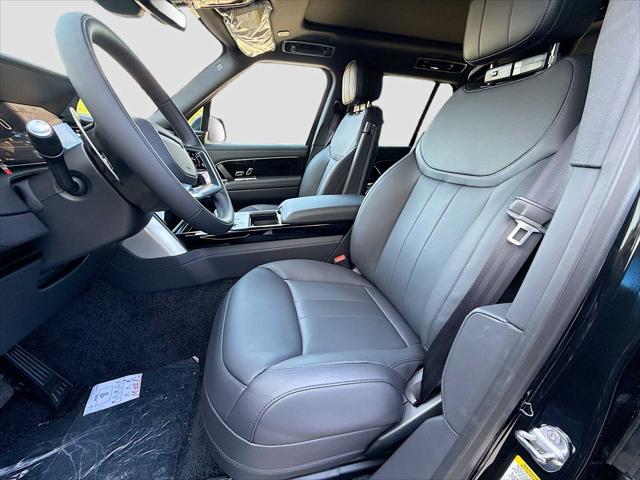 2026 Land Rover Range Rover P550e SE