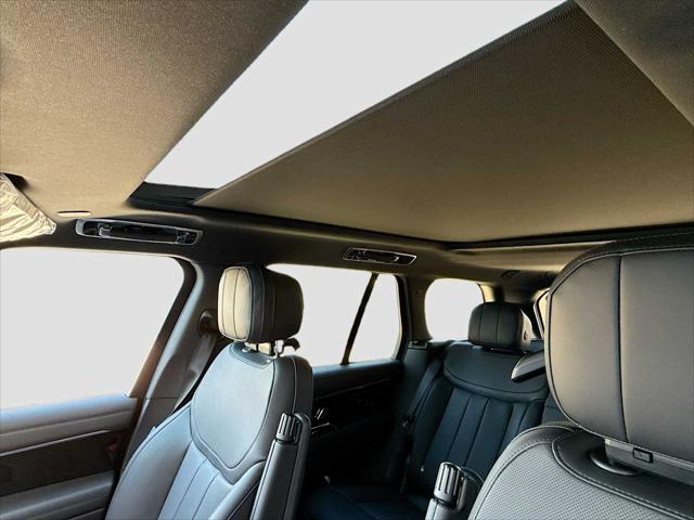 2026 Land Rover Range Rover P550e SE
