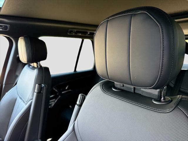 2026 Land Rover Range Rover P550e SE