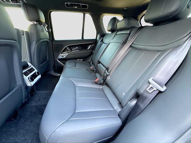2026 Land Rover Range Rover P550e SE
