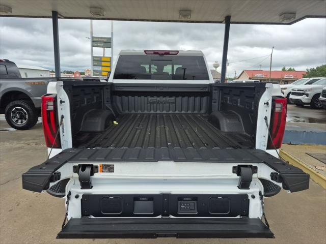 2026 GMC Sierra 2500HD Crew Cab, Standard Bed, Denali Ultimate, 4WD