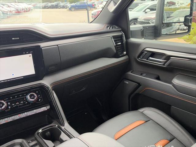 2025 GMC Sierra 2500HD 4WD Crew Cab Standard Bed AT4