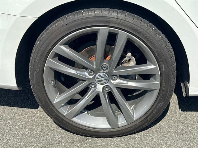 2019 Volkswagen Passat 2.0T SE R-Line