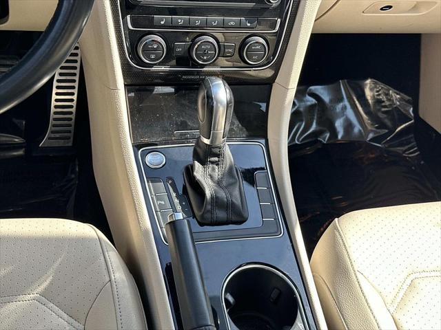 2019 Volkswagen Passat 2.0T SE R-Line