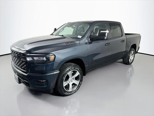 2026 RAM Ram 1500 RAM 1500 EXPRESS CREW CAB 4X4 57 BOX