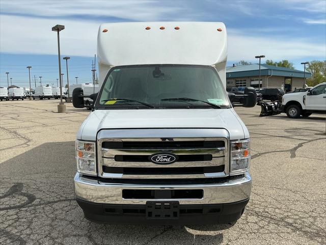 2027 Ford E-Series Cutaway Base