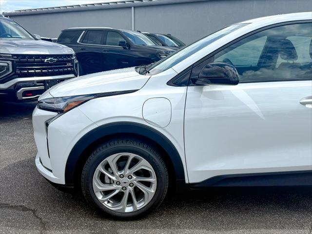 2027 Chevrolet Bolt LT FWD
