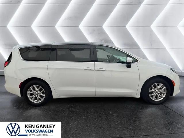 2022 Chrysler Voyager LX