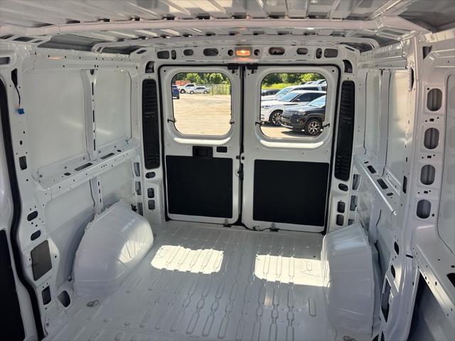 2026 Ram ProMaster Cargo Van Tradesman Low Roof 136" WB w/Pass Seat