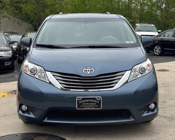 2014 Toyota Sienna XLE V6 8 Passenger