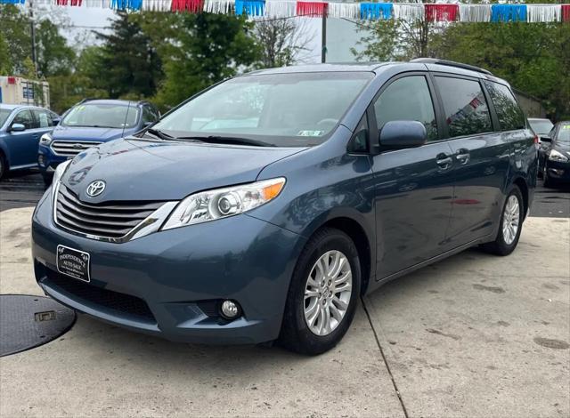 2014 Toyota Sienna XLE V6 8 Passenger