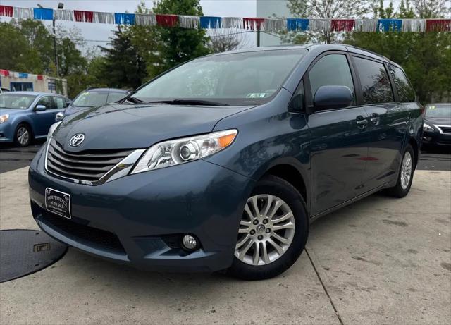 2014 Toyota Sienna XLE V6 8 Passenger