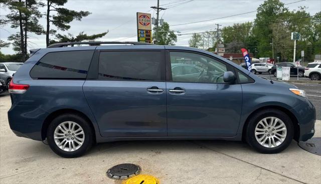 2014 Toyota Sienna XLE V6 8 Passenger