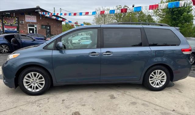 2014 Toyota Sienna XLE V6 8 Passenger
