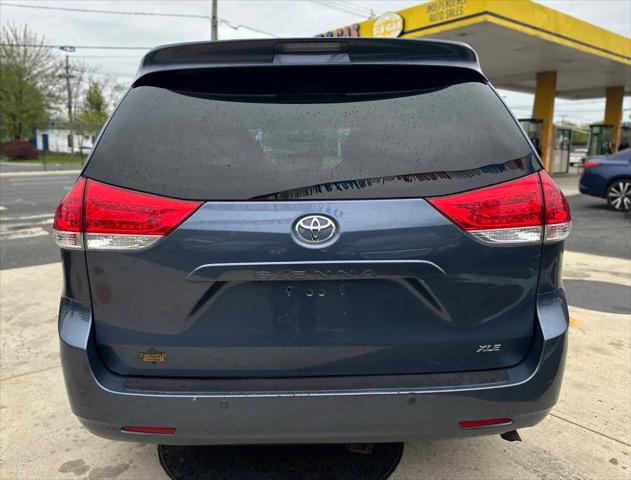 2014 Toyota Sienna XLE V6 8 Passenger