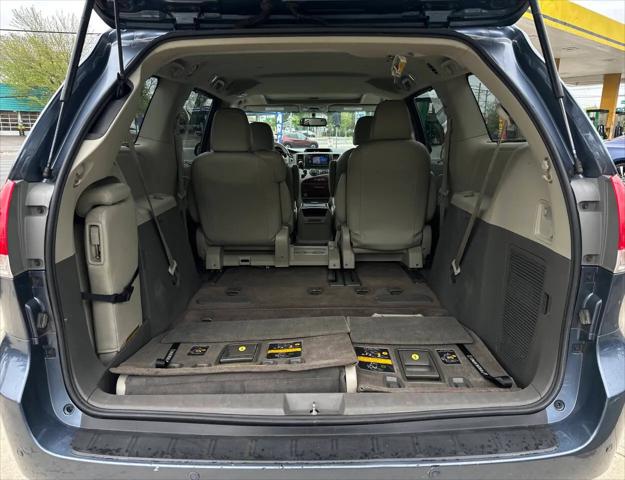 2014 Toyota Sienna XLE V6 8 Passenger